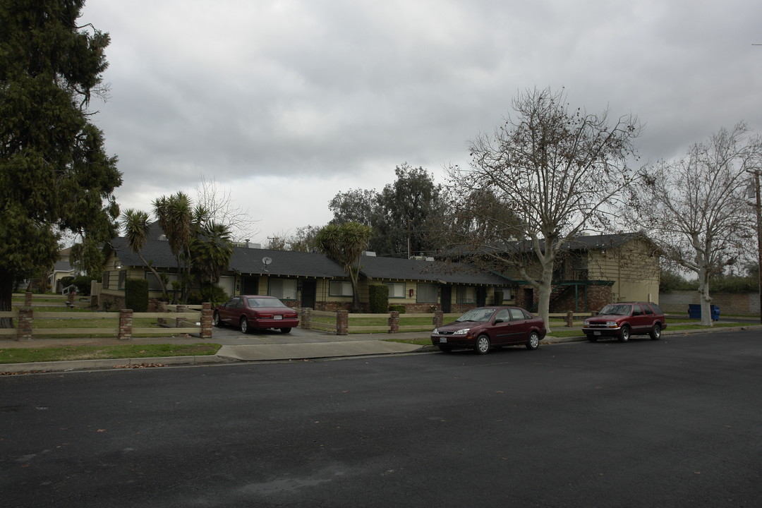 229 S I St in Madera, CA - Building Photo