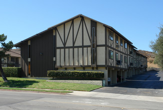 The Oaks Apartments in Thousand Oaks, CA - Building Photo - Building Photo