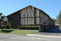 The Oaks Apartments in Thousand Oaks, CA - Foto de edificio - Building Photo