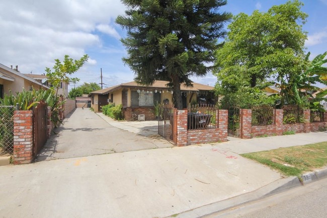 237 S Montebello Blvd in Montebello, CA - Foto de edificio - Building Photo