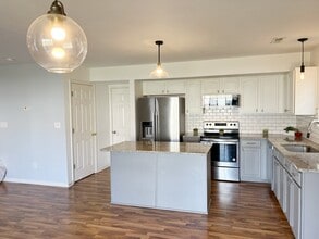 2282 Middle View Dr in Columbus, IN - Foto de edificio - Building Photo