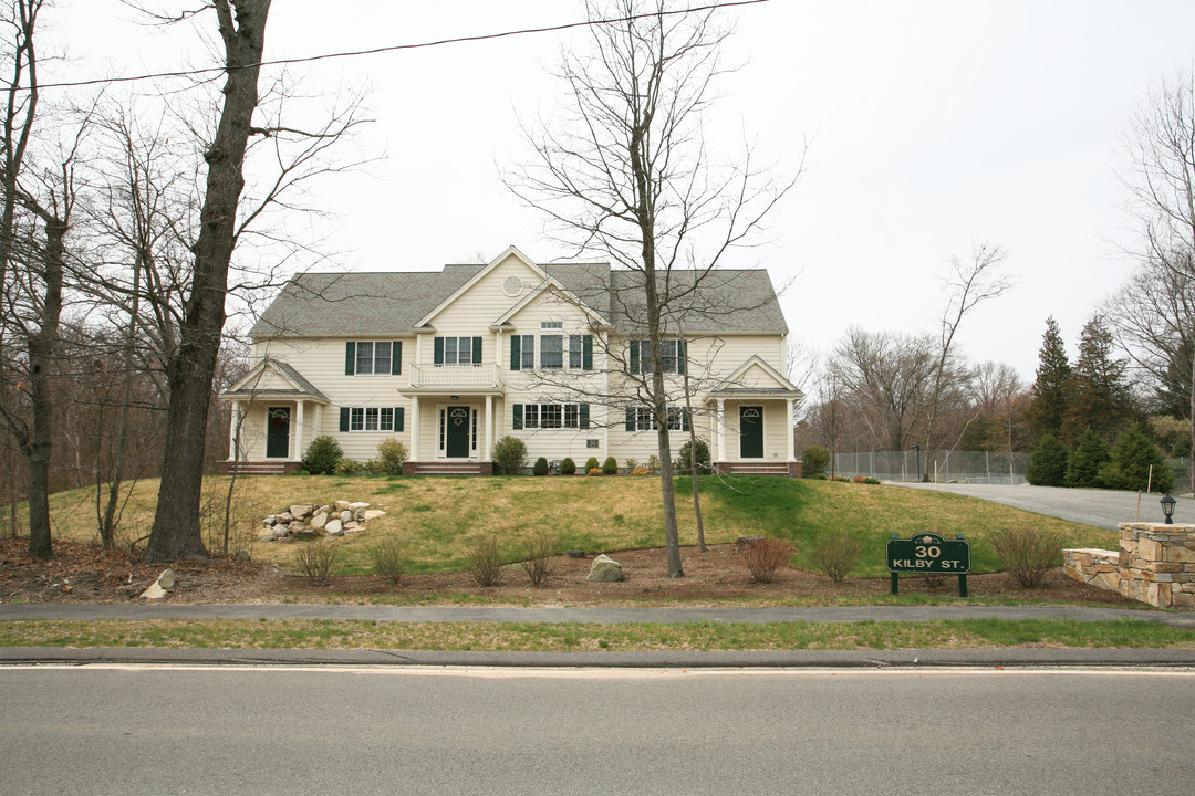 30 Kilby St in Hingham, MA - Foto de edificio