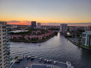 3800 S Ocean Dr in Hollywood, FL - Building Photo - Building Photo