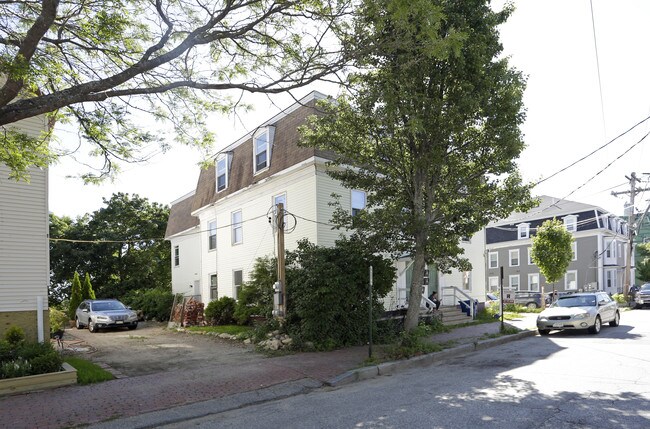 23 Merrill St in Portland, ME - Foto de edificio - Building Photo