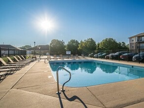 Scenic Station Apartments in Springfield, MO - Foto de edificio - Building Photo