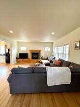 1690 N W Lepage Pl in Bend, OR - Building Photo - Building Photo