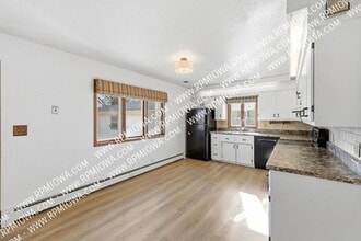 402 S Clark Ave in Prairie City, IA - Building Photo - Building Photo