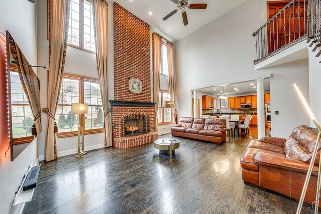 property at 3423 Goldfinch Dr
