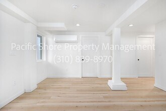 2326 Carmona Ave in Los Angeles, CA - Building Photo - Building Photo