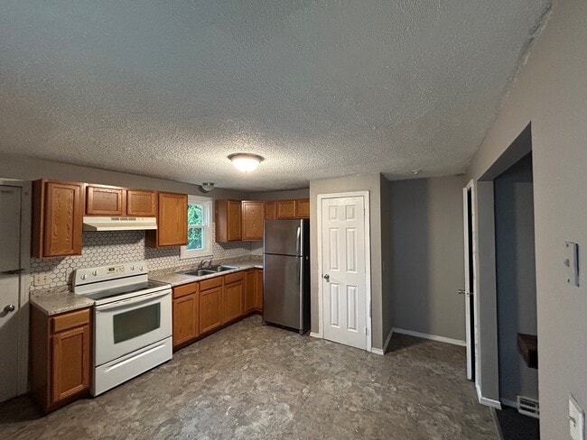 62 Rifle St in Springfield, MA - Building Photo - Building Photo