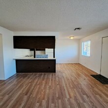 155 Westminster Way in Henderson, NV - Foto de edificio - Building Photo