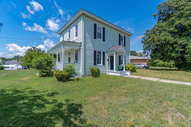 1328 Hampton Dr in Newport News, VA - Building Photo - Building Photo