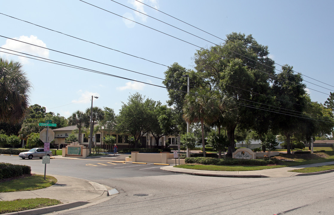 Palm Lake Village in Dunedin, FL - Building Photo