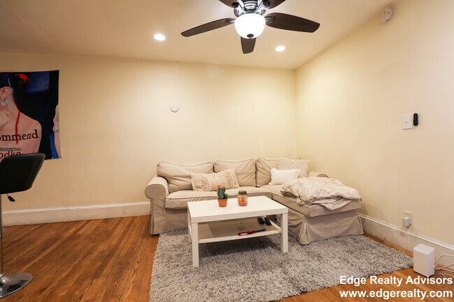 120 Pleasant St, Unit 3 in Brookline, MA - Building Photo - Building Photo