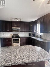 9 Whitehorn Crescent in Barrie, ON - Building Photo - Building Photo