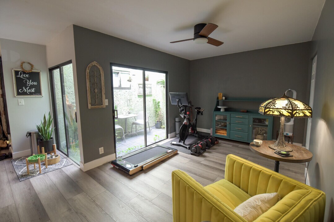8356 NW 37th Pl in Sunrise, FL - Building Photo