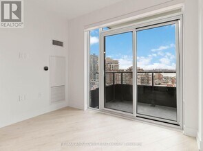 2088 James St in Burlington, ON - Building Photo - Building Photo