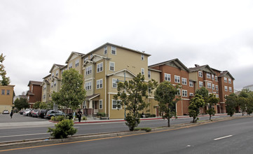 Oak Walk in Emeryville, CA - Foto de edificio - Building Photo