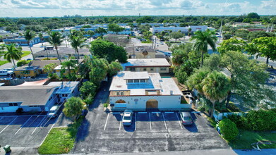 2733 NE 1st Terrace in Wilton Manors, FL - Building Photo - Building Photo