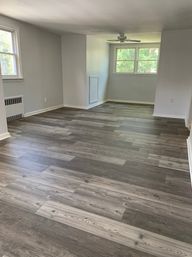 61 Engelke Ave, Unit Upper in Huntington Station, NY - Building Photo - Building Photo