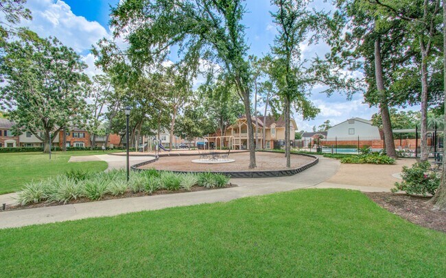 402 Bendwood Dr in Houston, TX - Building Photo - Building Photo
