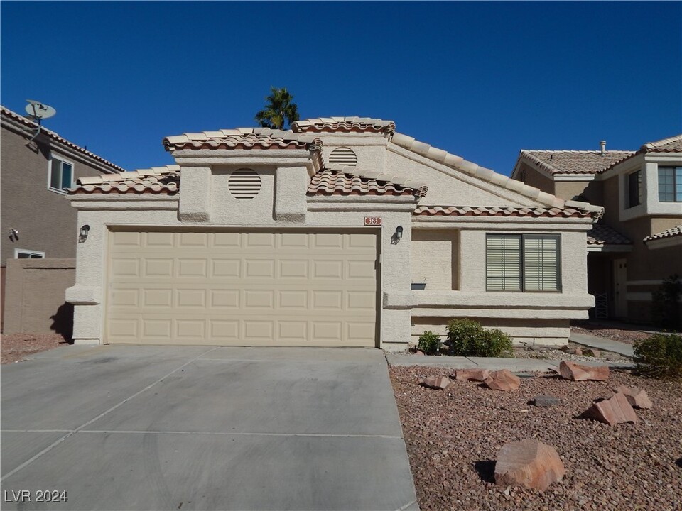 363 Lander Dr in Henderson, NV - Building Photo