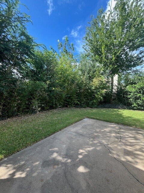 2010 Windy Meadow Dr in Sugar Land, TX - Building Photo - Building Photo