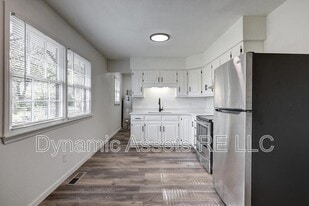 204 E 24th St in Pittsburg, KS - Building Photo