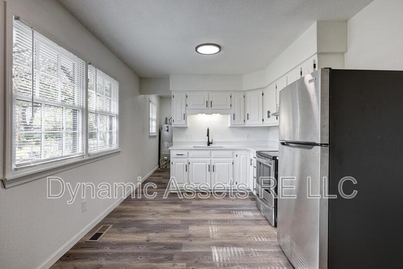 204 E 24th St in Pittsburg, KS - Building Photo