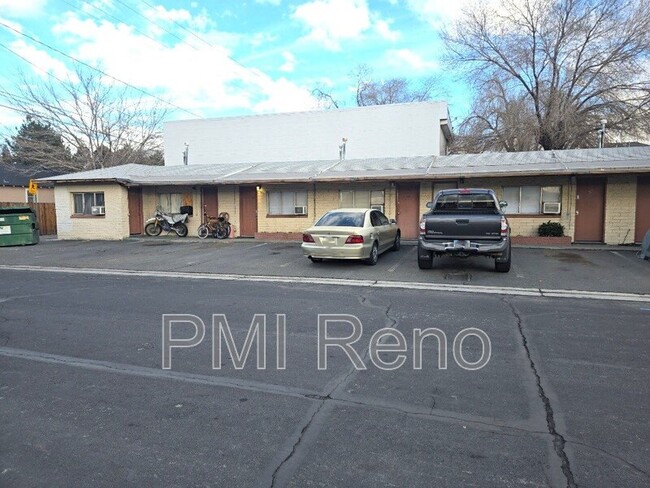 140 E Victorian Ave in Sparks, NV - Building Photo - Building Photo