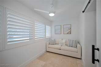 1950 Gulf Shore Blvd N in Naples, FL - Foto de edificio - Building Photo