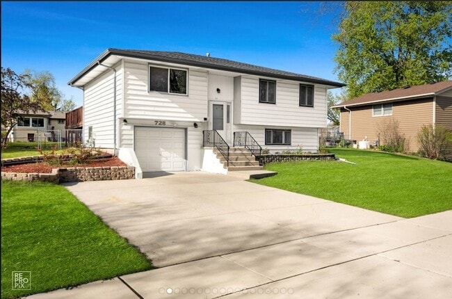 728 Boxwood Dr