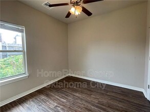 924 SW 92nd St in Oklahoma City, OK - Foto de edificio - Building Photo