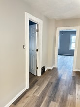 1243 E 61st St, Unit Down Rear in Cleveland, OH - Foto de edificio - Building Photo