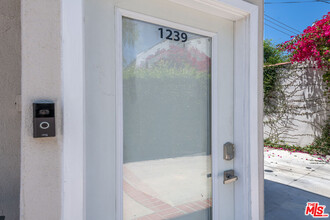 1239 S Orange Dr in Los Angeles, CA - Building Photo - Building Photo