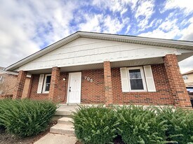 705 Gordon Smith Blvd in Hamilton, OH - Building Photo