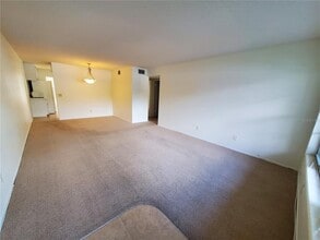 2461 Rhodesian Dr in Clearwater, FL - Building Photo - Building Photo