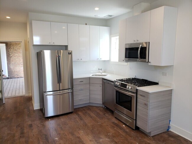 2347 W Taylor St in Chicago, IL - Foto de edificio - Building Photo