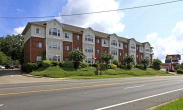 The Pavilion Apartments in Tallahassee, FL - Building Photo - Building Photo