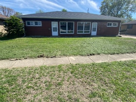 1308 Chestnut St in Pekin, IL - Building Photo