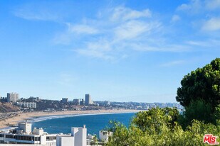 17390 Tramonto Dr in Los Angeles, CA - Building Photo