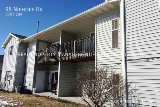 98 Niehoff Dr in Fall River, WI - Building Photo - Building Photo
