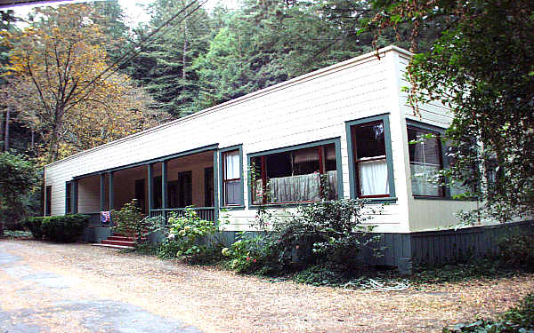 21849 East St in Monte Rio, CA - Foto de edificio