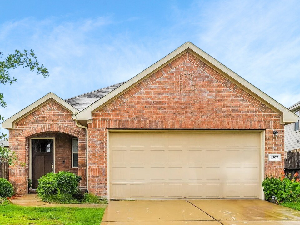 4307 Orchard cir in Baytown, TX - Foto de edificio