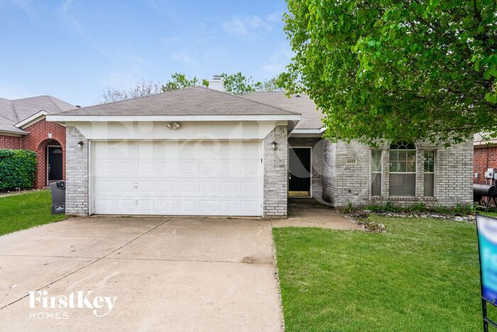 6321 New Harbor Ln in Fort Worth, TX - Foto de edificio