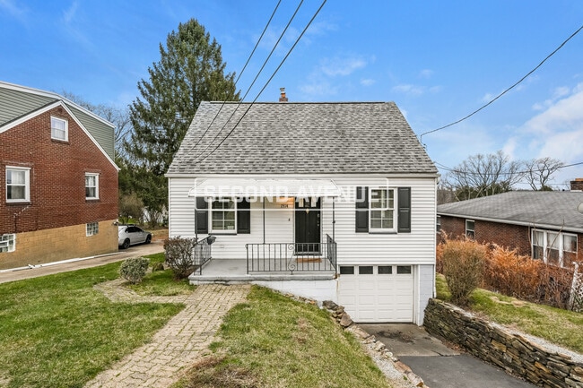 1514 James St