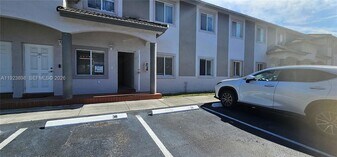 5675 NW 109th Ave in Doral, FL - Building Photo