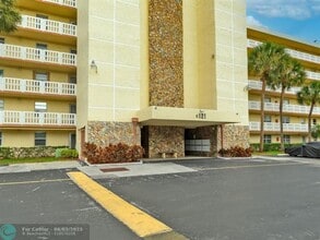 121 SE 3rd Ave in Dania Beach, FL - Foto de edificio - Building Photo