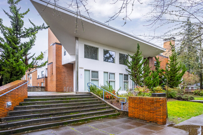 Fomer Concordia Univ. East Residence Hall in Portland, OR - Foto de edificio - Building Photo