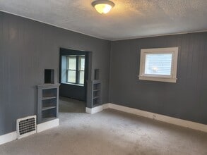 879 Hammel St in Akron, OH - Foto de edificio - Building Photo